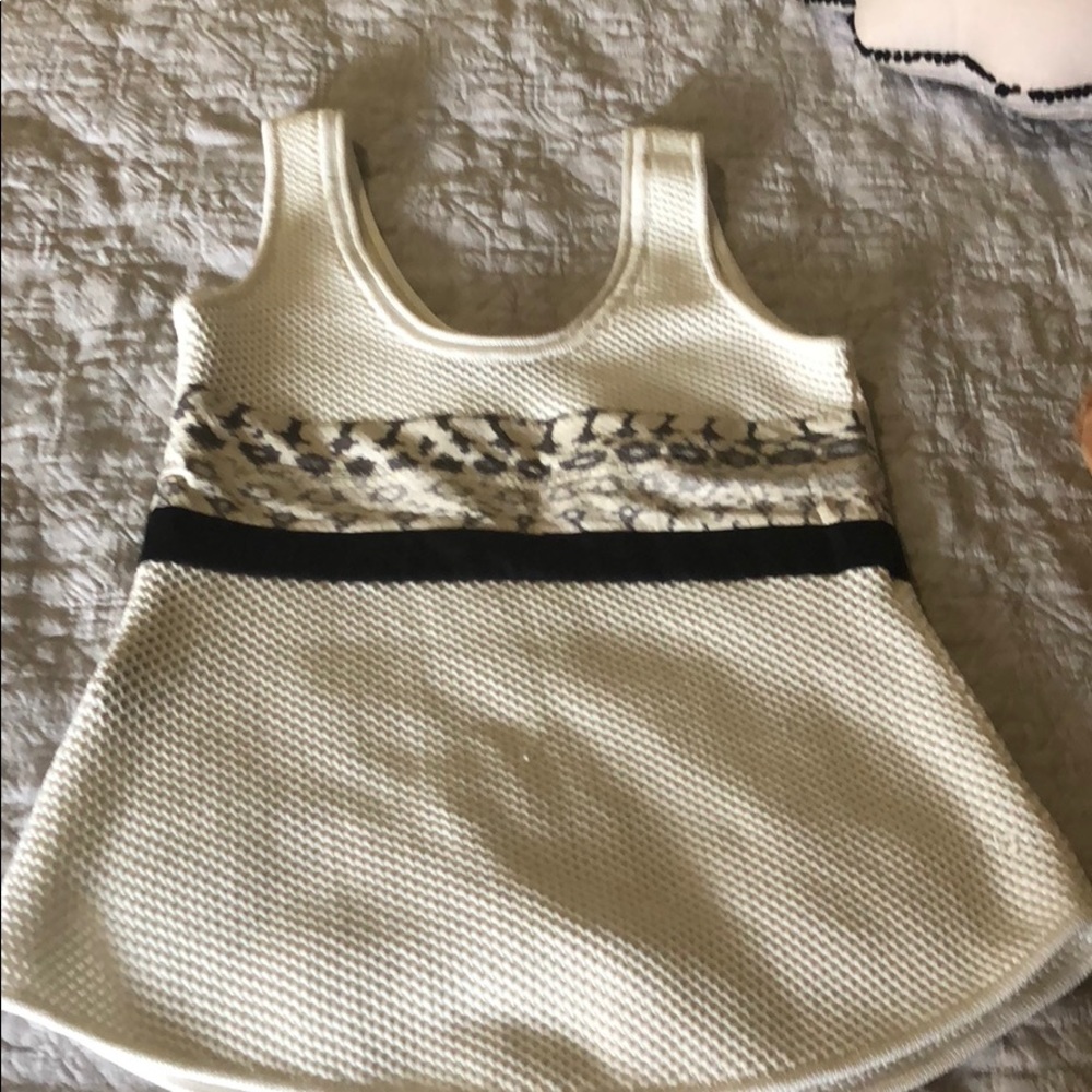 Beautiful ivory tank top w/embossed snakeskin